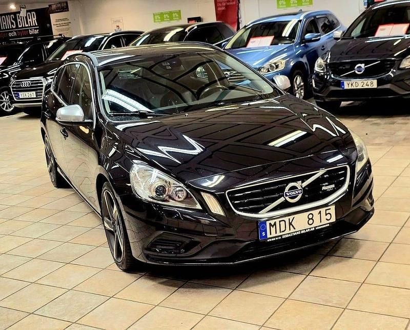 Svart Begagnad 2011 Volvo V60 R-Design Kombi | 79 900 kr (Marknadspris) - Bild 1/4