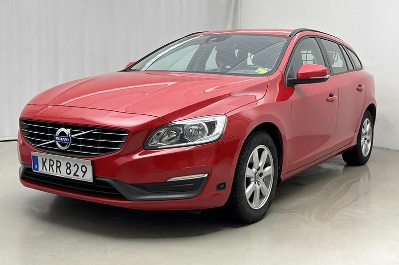Röd Begagnad 2015 Volvo V60 Kinetic Kombi | 133 800 kr - Bild 1/4