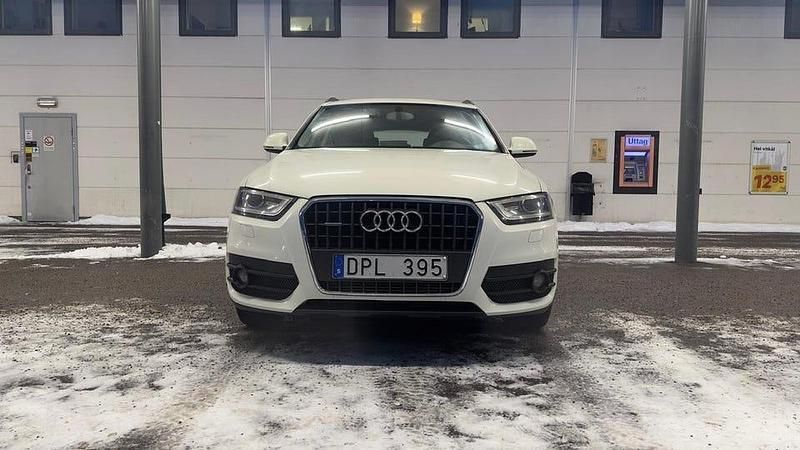 Vit Begagnad 2013 Audi Q3 Comfort SUV | 118 900 kr (Marknadspris) - Bild 1/4