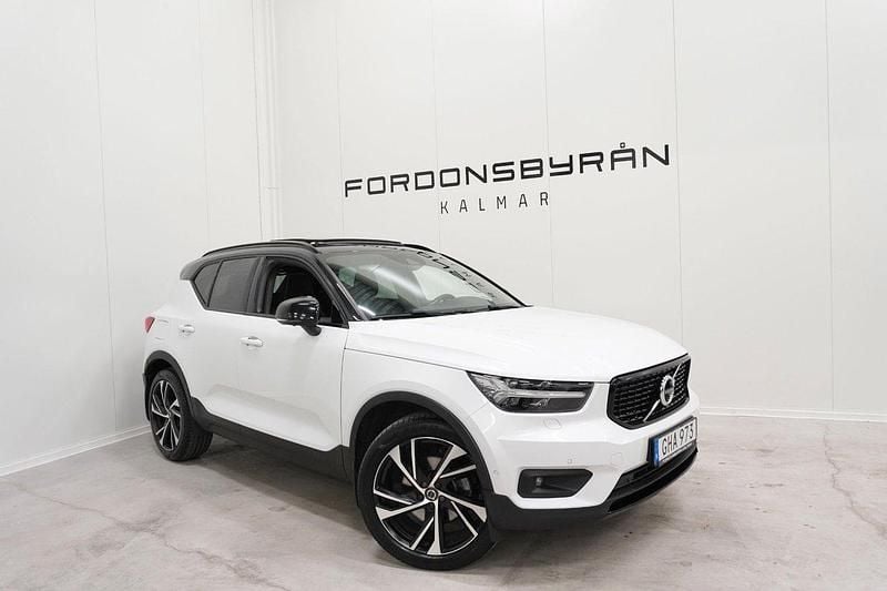 Vit Begagnad 2018 Volvo XC40 R-Design SUV | 329 800 kr (Marknadspris) - Bild 1/4