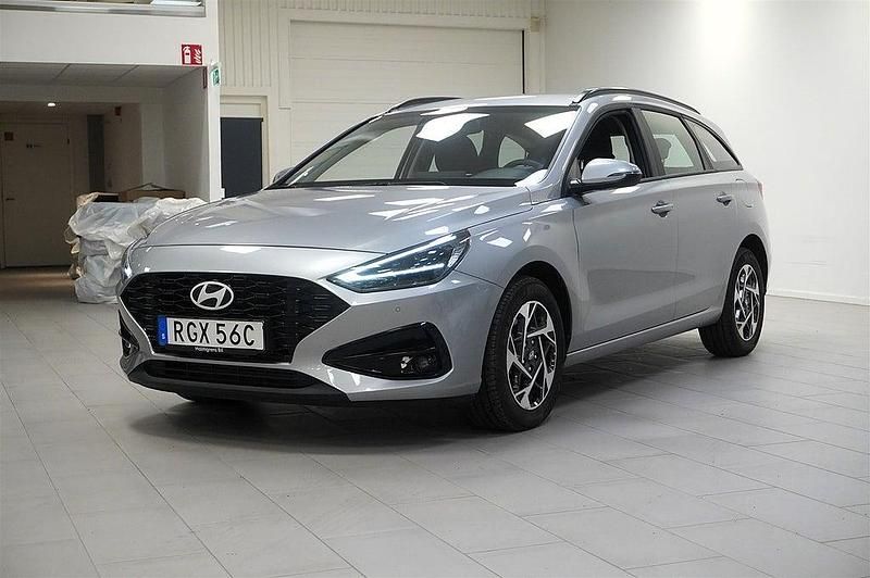 Grå Begagnad 2024 Hyundai i30 Essential Kombi | 269 900 kr (Lite dyr) - Bild 1/4