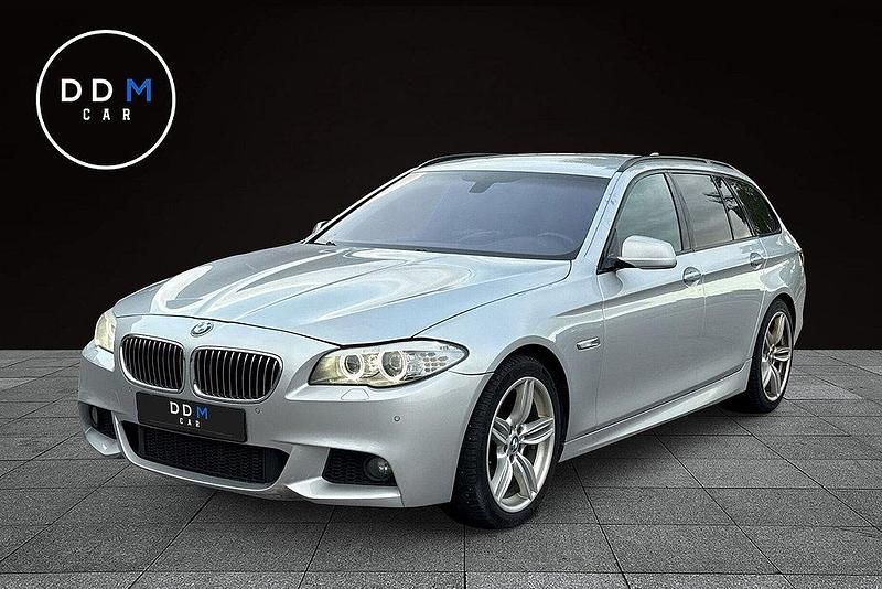 Ljusgrå (grå) Begagnad 2012 BMW 520 M Sport Kombi | 104 900 kr (Marknadspris) - Bild 1/4