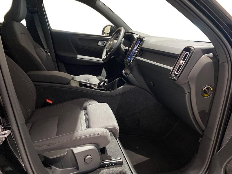 Begagnad Volvo XC40 Single Motor 175 kW (238 HK) 2023 Svart SUV