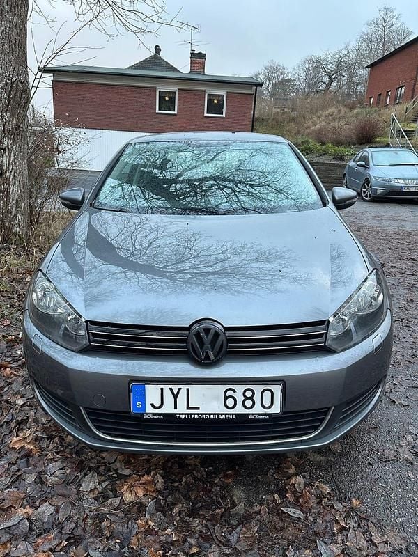 Begagnad 2010 VW Golf VI Halvkombi | 45 000 kr (Marknadspris) - Bild 1/4