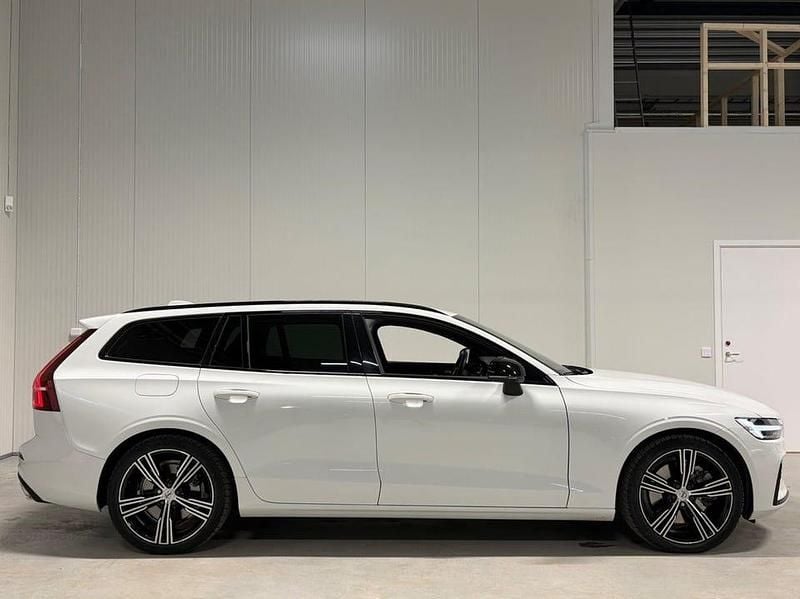 Begagnad Volvo V60 R-Design 392 HK (288 kW) 2022 Vit Kombi
