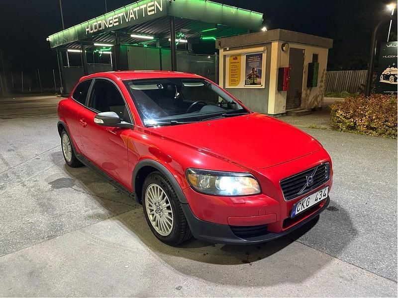Röd Begagnad 2008 Volvo C30 Halvkombi | 29 900 kr (Marknadspris) - Bild 1/4