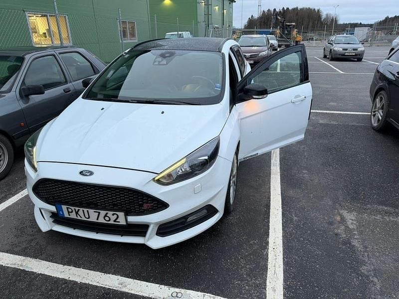 Begagnad 2017 Ford Focus ST Kombi | 170 000 kr - Bild 1/4