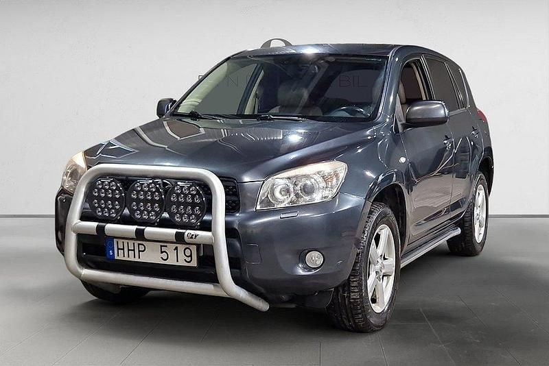 Mörkgrå Begagnad 2006 Toyota RAV4 SUV | 84 900 kr (Superpris) - Bild 1/3