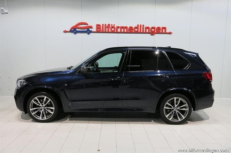 Svart samma som bilen Begagnad 2017 BMW X5 M Sport SUV | 319 900 kr (Bra pris) - Bild 1/4
