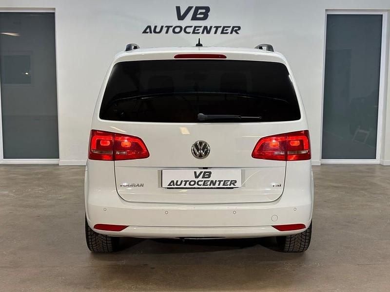 Begagnad VW Touran 140 HK (102 kW) 2015 Vit Minibuss