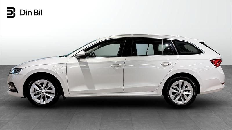Begagnad Skoda Octavia 2024 Vit Kombi