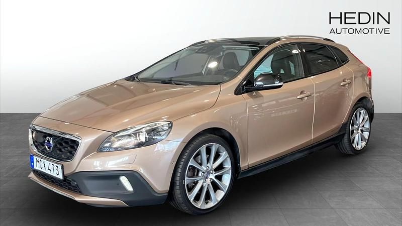 Brun (brown) Begagnad 2015 Volvo V40 CC Summum Kombi | 169 800 kr (Lite dyr) - Bild 1/4