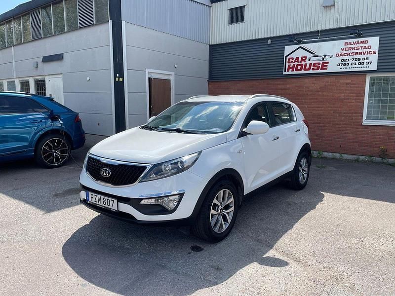 Vit Begagnad 2015 Kia Sportage SUV | 95 900 kr (Marknadspris) - Bild 1/4