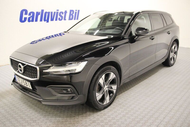 Svart Begagnad 2021 Volvo V60 CC Kombi | 325 000 kr (Marknadspris) - Bild 1/4