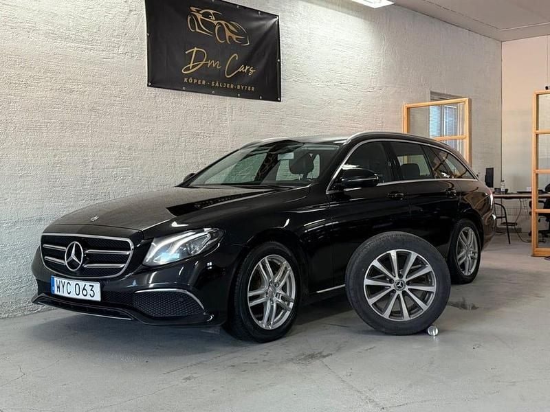 Svart Begagnad 2019 Mercedes E200 Avantgarde Kombi | 169 900 kr (Superpris) - Bild 1/4