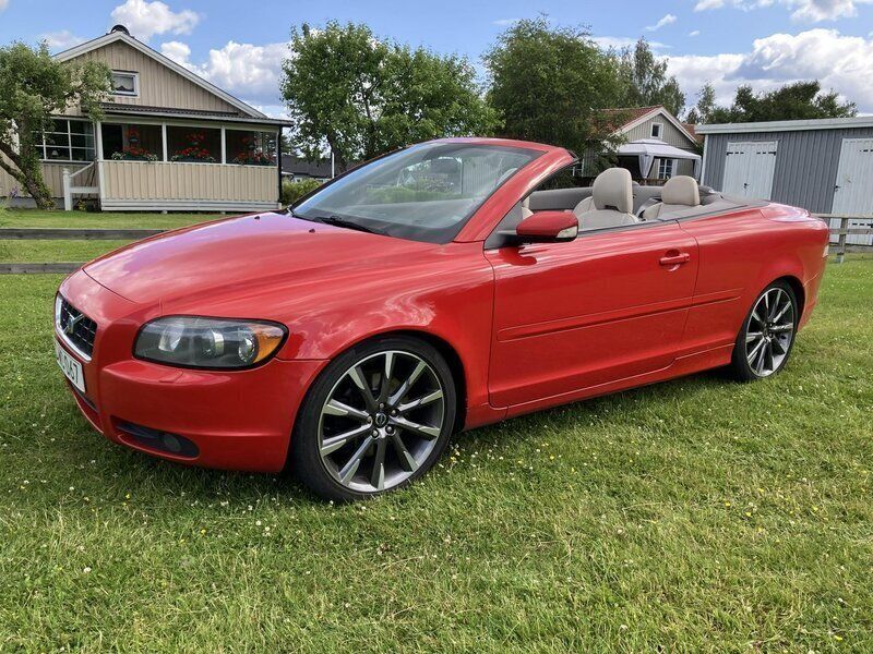 Röd Begagnad 2007 Volvo C70 Summum Cab | 54 000 kr (Marknadspris) - Bild 1/4