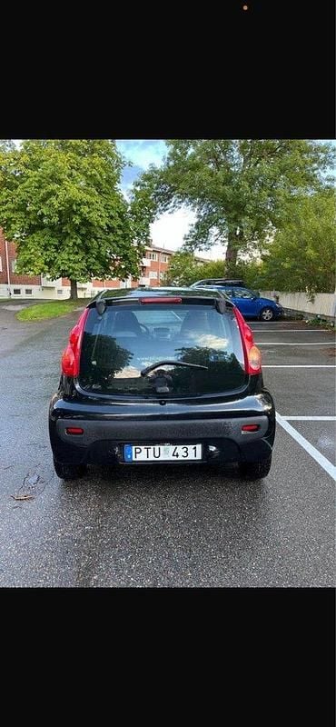 Svart Begagnad 2007 Peugeot 107 Halvkombi | 37 000 kr (Marknadspris) - Bild 1/4