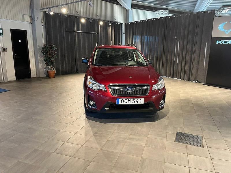 Ljusröd Begagnad 2016 Subaru XV SUV | 164 000 kr (Marknadspris) - Bild 1/4