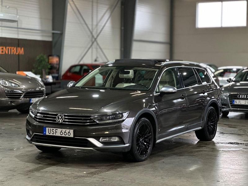 Mörkbrun Begagnad 2016 VW Passat Alltrack Kombi | 149 900 kr (Lite dyr) - Bild 1/4