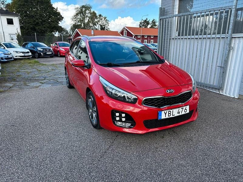 Röd Begagnad 2016 Kia Ceed Sportswagon GT-Line Kombi | 119 900 kr (Marknadspris) - Bild 1/4