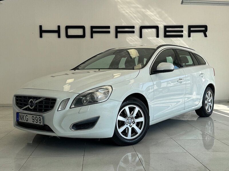Vit Begagnad 2012 Volvo V60 Momentum Kombi | 69 000 kr (Bra pris) - Bild 1/4