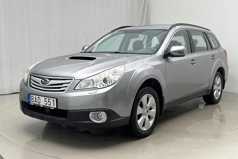 Silver Begagnad 2011 Subaru Outback SUV | 100 100 kr (Marknadspris) - Bild 1/4