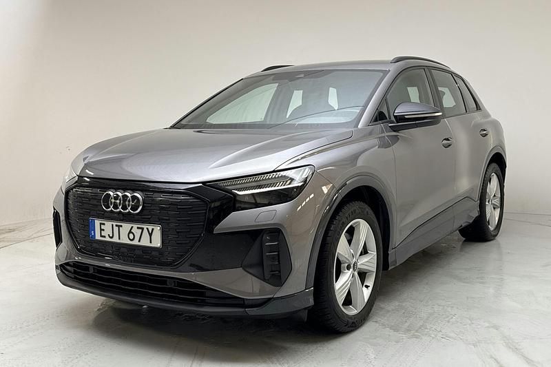 Grå Begagnad 2022 Audi Q4 e-tron Advanced SUV | 330 000 kr (Superpris) - Bild 1/4