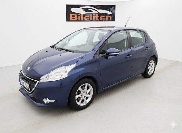 Mörkblå Begagnad 2013 Peugeot 208 Halvkombi | 42 399 kr (Marknadspris) - Bild 1/4