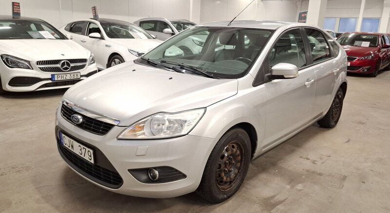 Grå Begagnad 2011 Ford Focus Platinum Halvkombi | 36 999 kr (Bra pris) - Bild 1/4