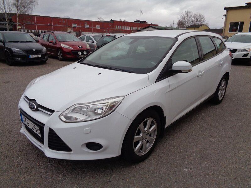 Vit Begagnad 2013 Ford Focus Kombi | 55 000 kr (Marknadspris) - Bild 1/4