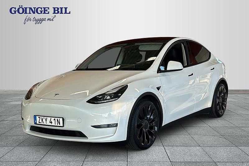 Vit Begagnad 2022 Tesla Model Y Performance SUV | 359 000 kr (Lite dyr) - Bild 1/3