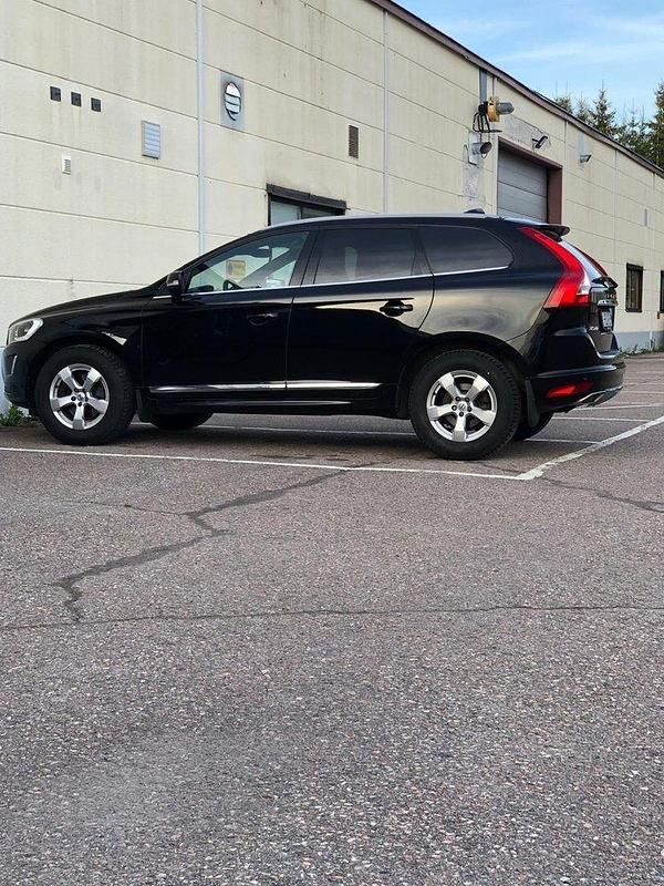 Svart Begagnad 2017 Volvo XC60 Standard SUV | 220 000 kr (Bra pris) - Bild 1/4