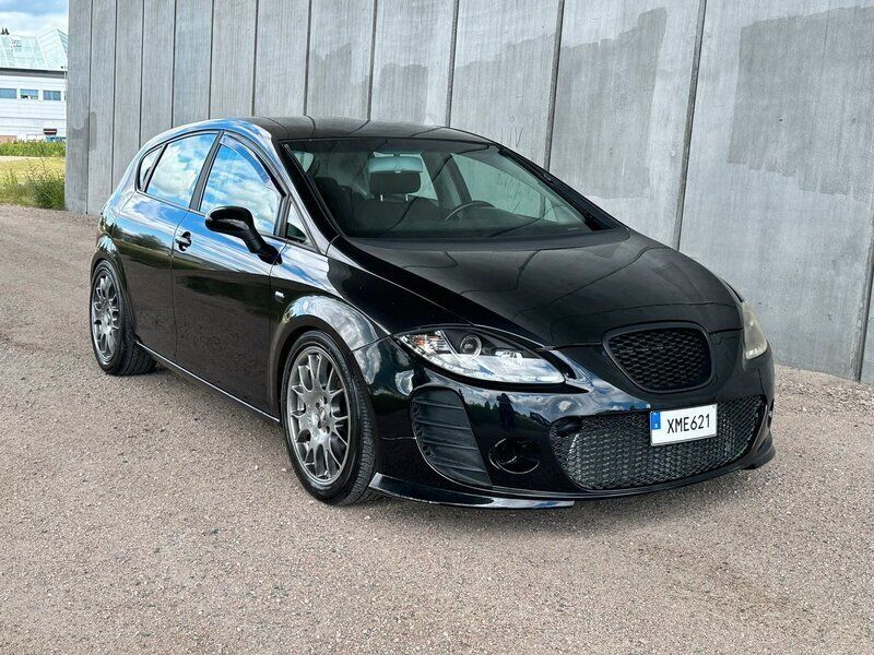 Svart Begagnad 2006 Cupra Leon Halvkombi | 99 000 kr - Bild 1/2