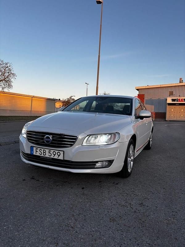White pearl Begagnad 2015 Volvo S80 Sedan | 60 000 kr (Superpris) - Bild 1/4