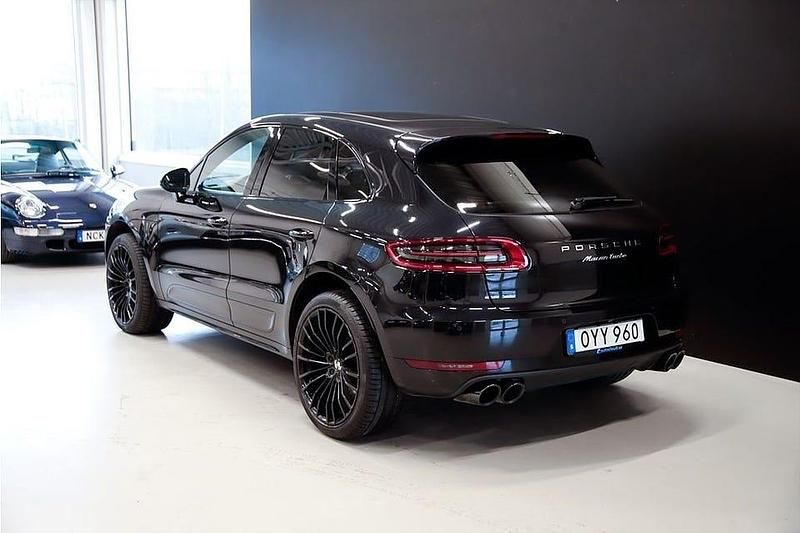 Begagnad Porsche Macan Turbo Sport 400 HK (294 kW) 2015 Svart SUV