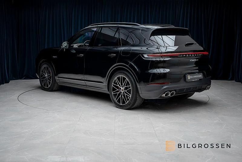Begagnad Porsche Cayenne S E-Hybrid 354 HK (260 kW) 2024 Svart SUV