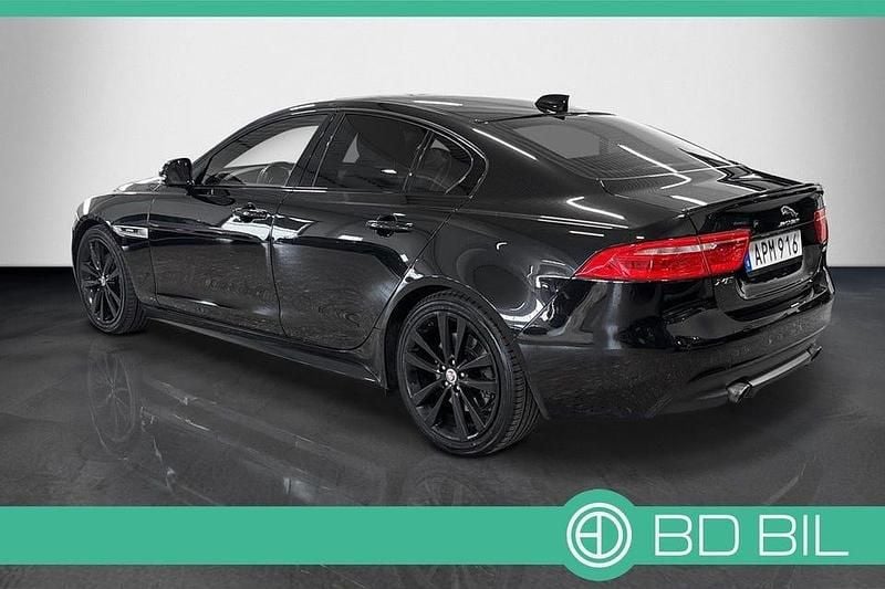 Begagnad Jaguar XE R-Sport 200 HK (147 kW) 2018 Svartmetallic Sedan