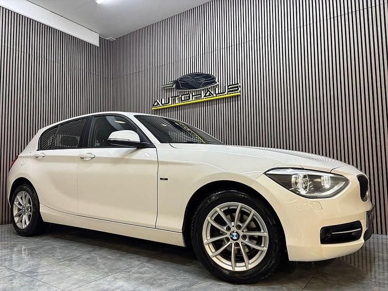 Begagnad BMW 116 Sport Line 136 HK (100 kW) 2015 Vit Halvkombi
