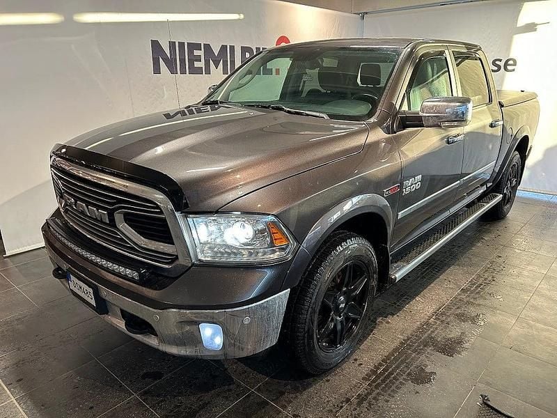 Begagnad RAM 1500 2016 Grå Pickup