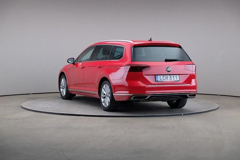 Begagnad VW Passat Active 218 HK (160 kW) 2021 Röd Kombi