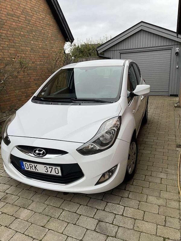Vit Begagnad 2011 Hyundai ix20 Base Minibuss | 37 900 kr (Marknadspris) - Bild 1/4
