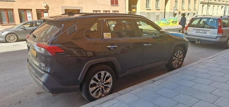 Svart Begagnad 2024 Toyota RAV4 Hybrid Executive SUV | 390 000 kr (Superpris) - Bild 1/3