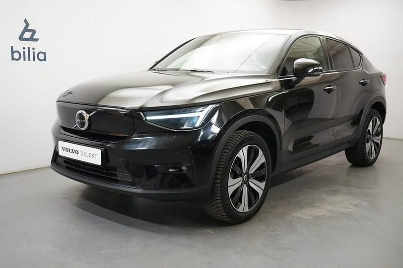 Svart Begagnad 2022 Volvo C40 Plus SUV | 339 900 kr (Marknadspris) - Bild 1/4