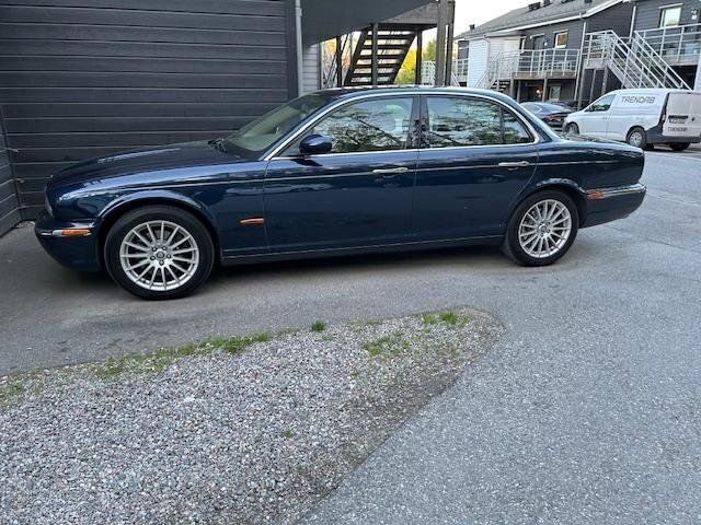 Blå Begagnad 2007 Jaguar XJ Sedan | 155 000 kr - Bild 1/4