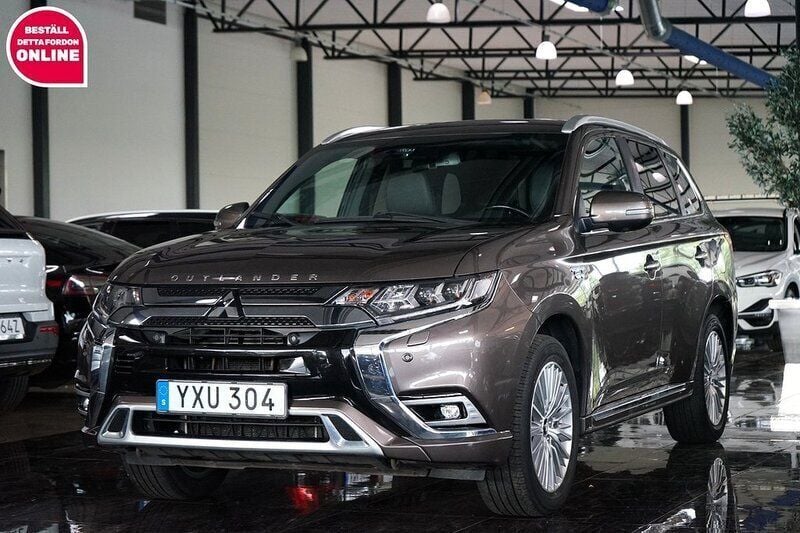 Brun Begagnad 2018 Mitsubishi Outlander P-HEV SUV | 219 500 kr (Marknadspris) - Bild 1/4