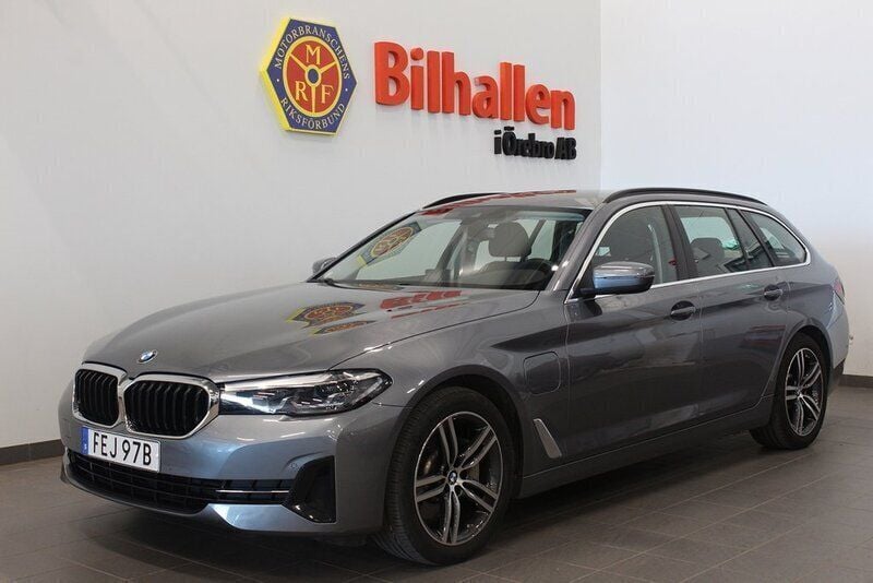 Blå Begagnad 2021 BMW 530e Kombi | 339 900 kr (Superpris) - Bild 1/4