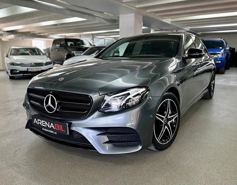 Grå Begagnad 2020 Mercedes E300 AMG Sedan | 399 900 kr (Marknadspris) - Bild 1/4