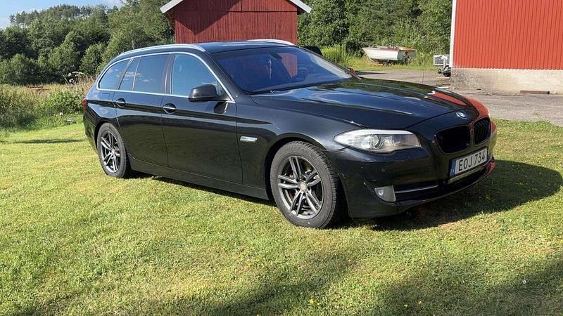 Svart Begagnad 2012 BMW 530 Kombi | 73 000 kr - Bild 1/4