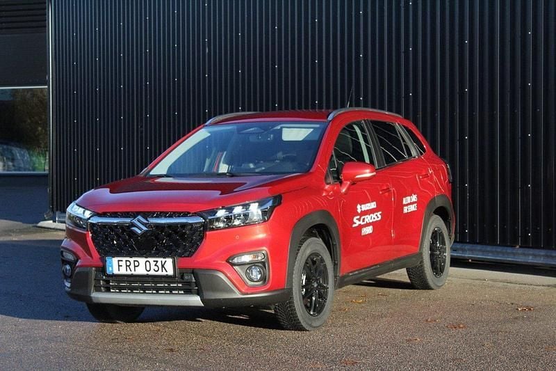 Röd Ny 2025 Suzuki SX4 S-Cross Kombi | 324 900 kr (Lite dyr) - Bild 1/4