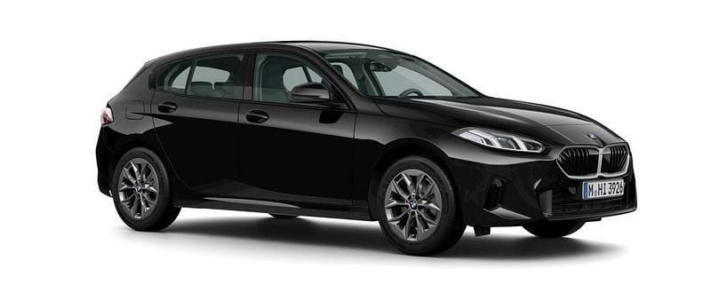 Svart (black) Ny 2025 BMW 120 Shadowline Halvkombi | 387 100 kr (Marknadspris) - Bild 1/4